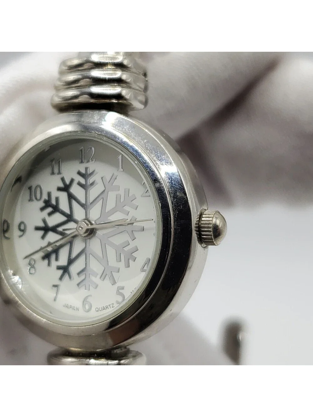 Snowflake Dial Quartz Cuff Band Watch Women 25mm Silver Tone New Battery